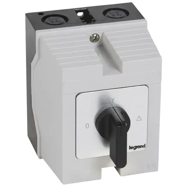 Árengedmény Legrand 027771 Tokozott görgős kapcsoló 3P 4kW PR12 0-Y-DELTA ( Legrand 027771 )