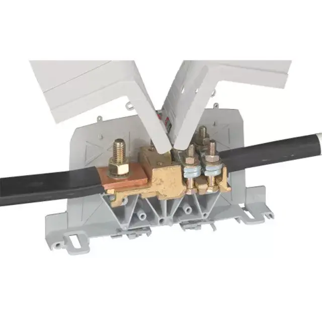 Biztonságos fizetés Legrand 039018 Csatlakozó blokk réz/alumínium, lapos-kábel 70-150 ( Legrand 039018 )