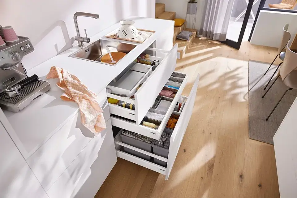 K-BLUM Antaro D 650 mm/65 kg, Blumotion/TOB, szürke R9006, csavar, mosogató Rendeld meg most