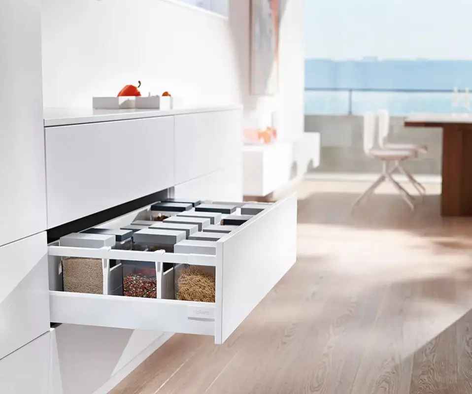 K-BLUM Antaro D 600 mm/30 kg, Blumotion/TOB, fehér SW, inserta Árcsökkenés