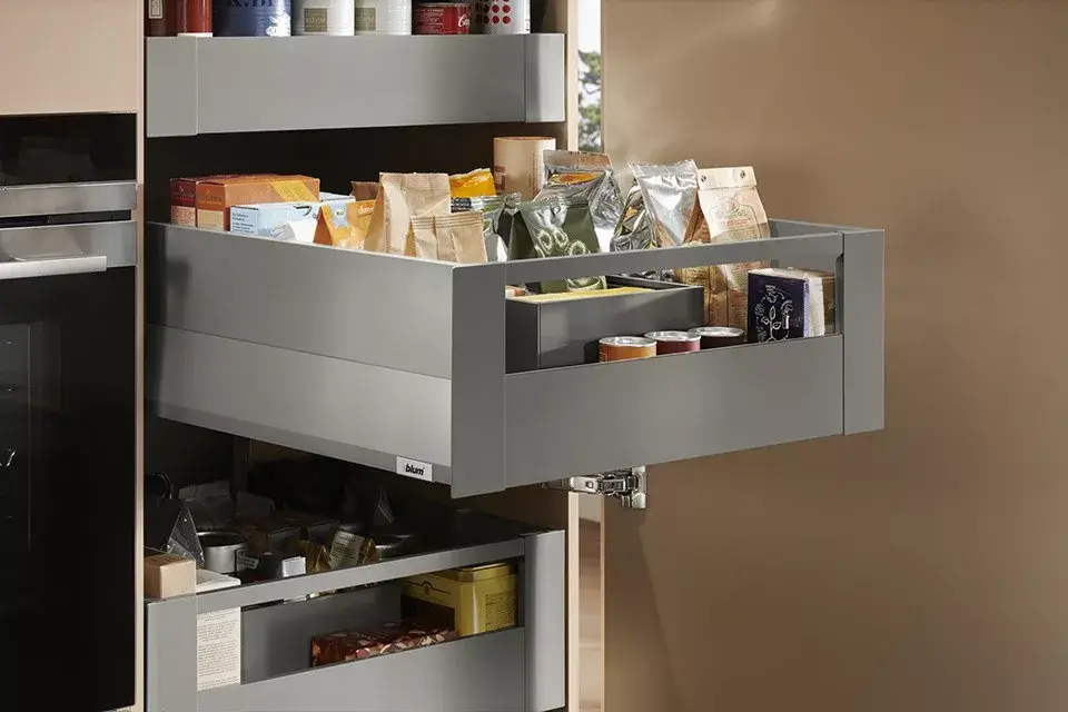 Akciós ár K-BLUM Merivobox E Boxcap 600 mm, 70 kg, Indium szürke, belső, korlát
