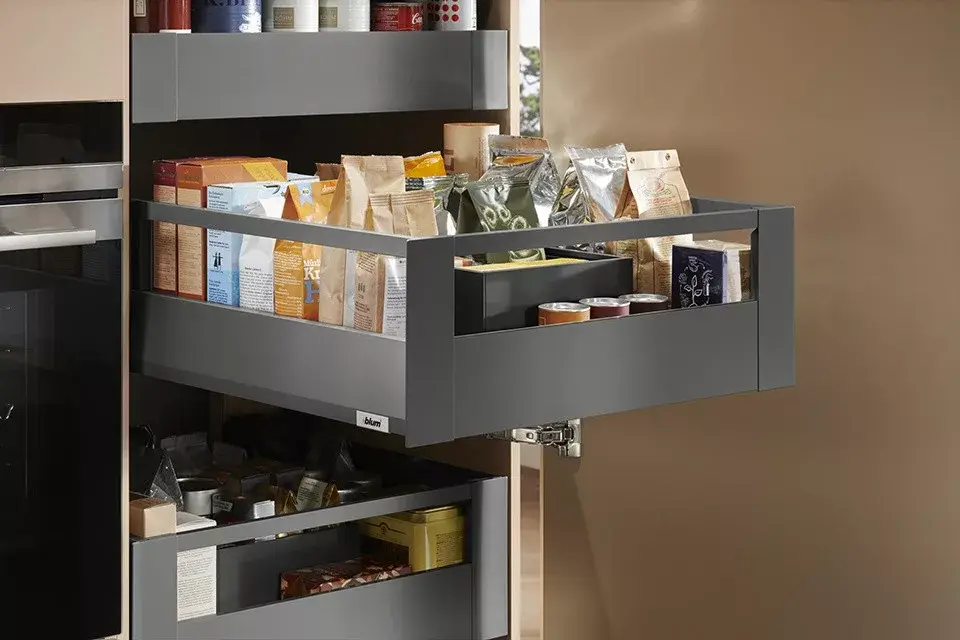 K-BLUM Merivobox E 270 mm, 40 kg, Orion szürke, belső, reling Expressz szállítás