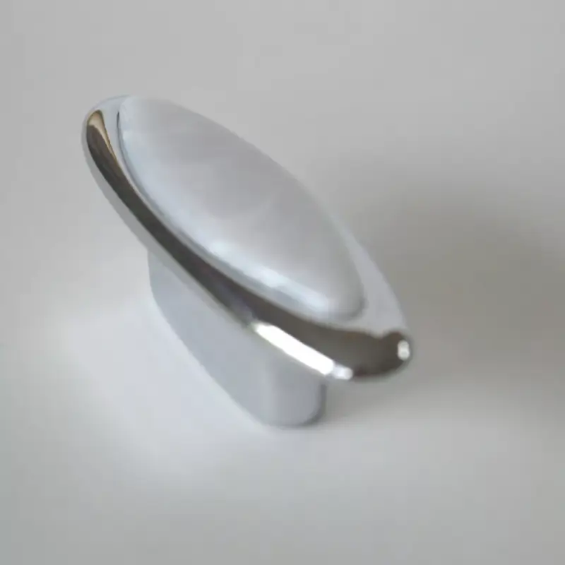 Azonnal elérhető Fém bútorfogantyú, fényes króm, fehér-márvány mintával, 32 mm furattávval