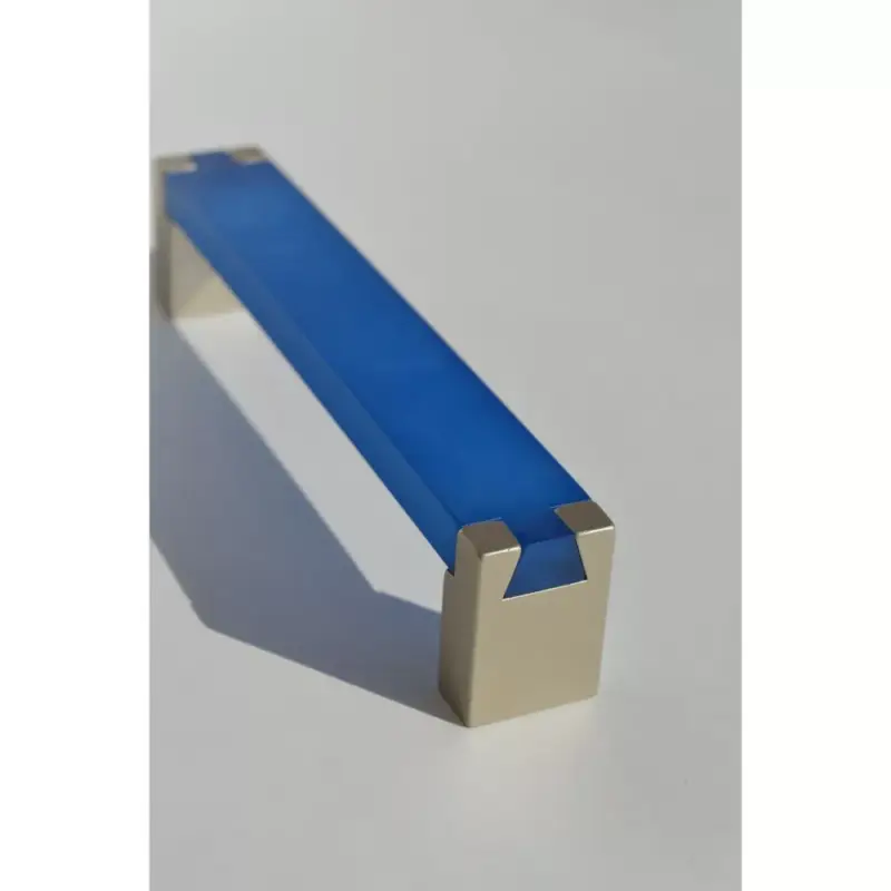 Nézd meg most Fém-műanyag bútorfogantyú, kék - pezsgő színű, 128 mm furattávval