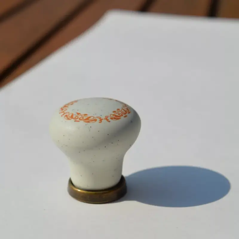 Fém-porcelán bútorgomb, antik bronz - törtfehér színű Rendeld meg most