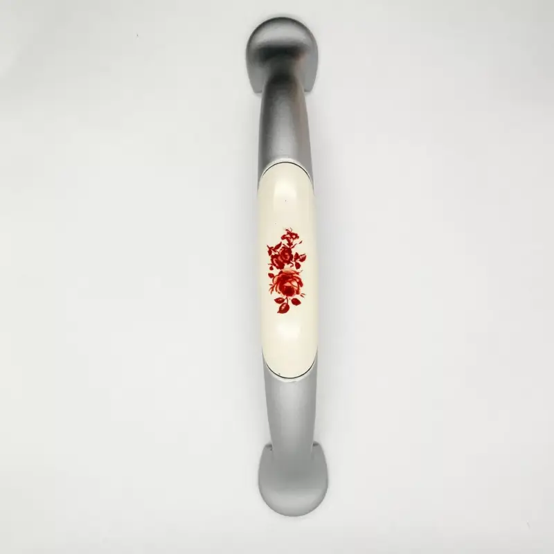 Szezonális akció Fém-műanyag bútorfogantyú, matt króm színű, virág mintával, 128 mm furattávval