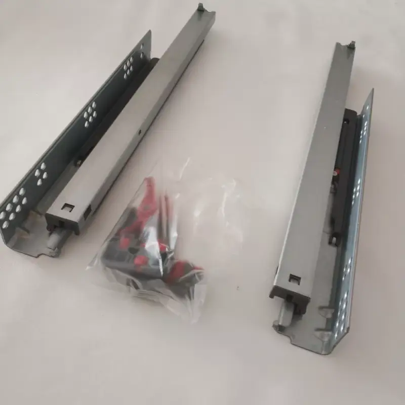 Rejtett, 450 mm, teljes kihúzású, finoman záródó szinkronizált fiókcsúszó, 3D-ben állítható Gyors kiszállítás