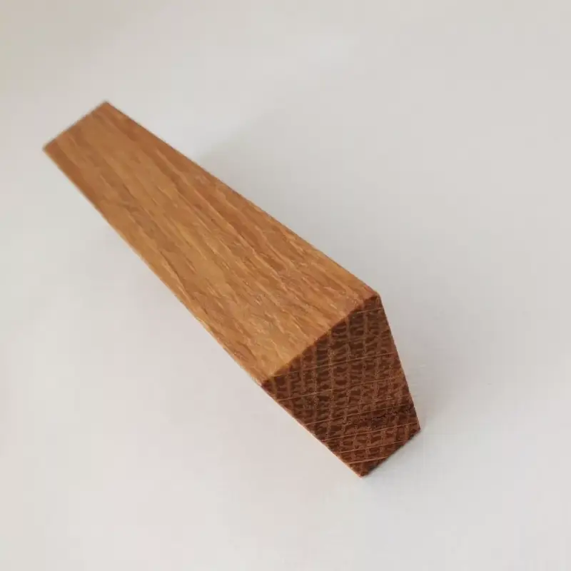 Gyors kiszállítás Salermo Fa bútorfogantyú, olajozott tölgy, 64 - 96 - 128 mm furattávval, trapéz alakú