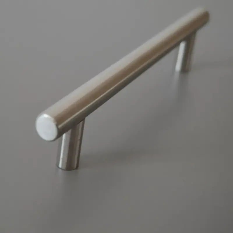 Akciós ár HRAZDA rozsdamentes acél imitáció színű, fém bútorfogantyú, 160 mm furattávval, üreges rúd