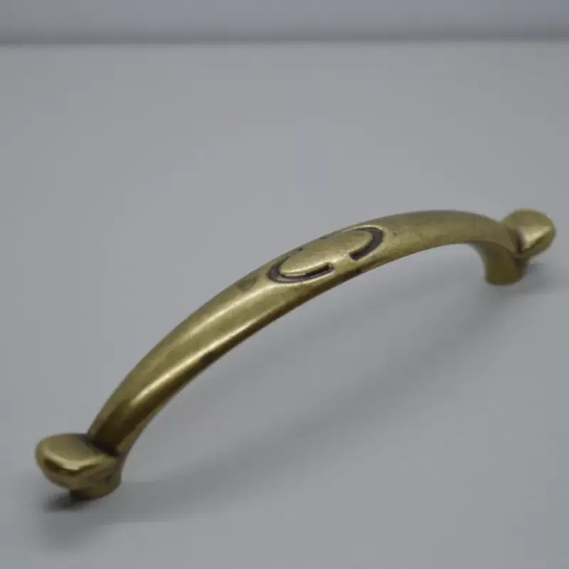 Korlátozott ajánlat Antik stílusú, 64 mm furattávolság, antik bronz bútorfogantyú