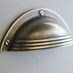 Kedvezmény Fém bútorfogantyú, antikolt nikkel színű, 64 mm furattávval