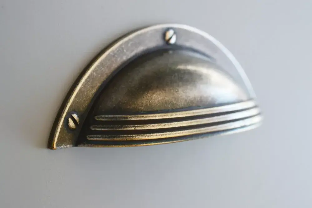 Kedvezmény Fém bútorfogantyú, antikolt nikkel színű, 64 mm furattávval