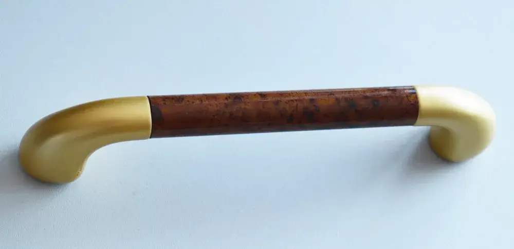 10 db Műanyag bútorfogantyú, matt arany - barna színű, 128 mm furattávval Outlet