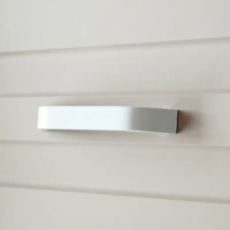 Azonnal elérhető 6068_FE fehér színű, fém bútorfogantyú 128 mm