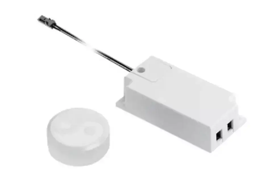 Ajánlat Vezeték nélküli ki-be CCT kapcsoló, fekete, távvezérlős, fényerőszabályozóval, 12V, Max 60W, Mini AMP csatlakozóval