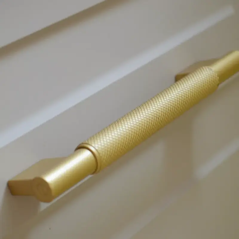 Kiárusítás TRIUMPH palladio bronz, Fém, Modern bútorfogantyú, 96/128 mm furattávolság