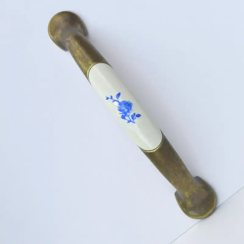Möbelgriff aus Metall-Kunststoff, Bronze mit blauem Blumenmuster Expressz kézbesítés