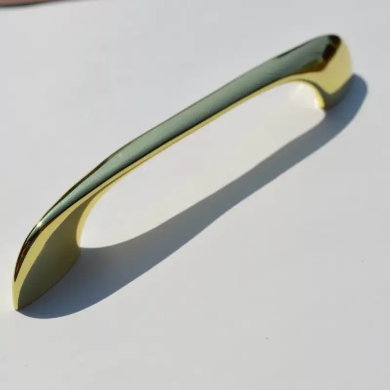 Újdonság Un92 Goldfarbene Möbelgriffe in gebogener Form
