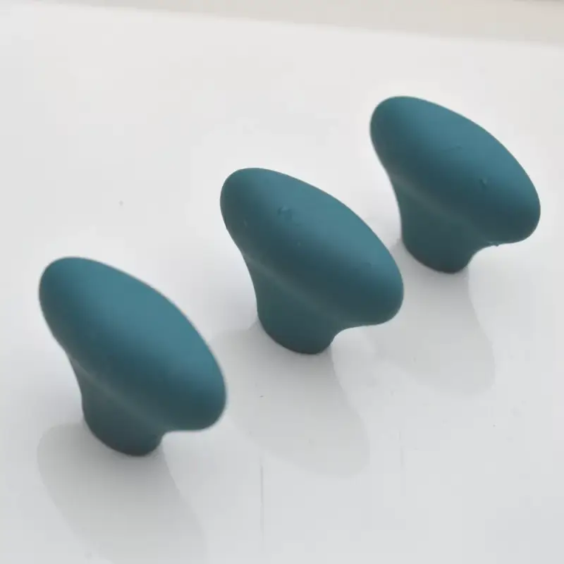 Legkelendőbb Samtgrüner Retro-Möbelknopf aus Kunststoff