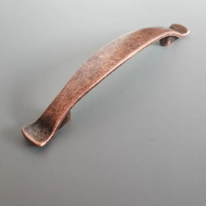 Möbelgriff aus Metall, Messing, antik patiniert, Bohrung 96 mm Vásárlói kedvenc