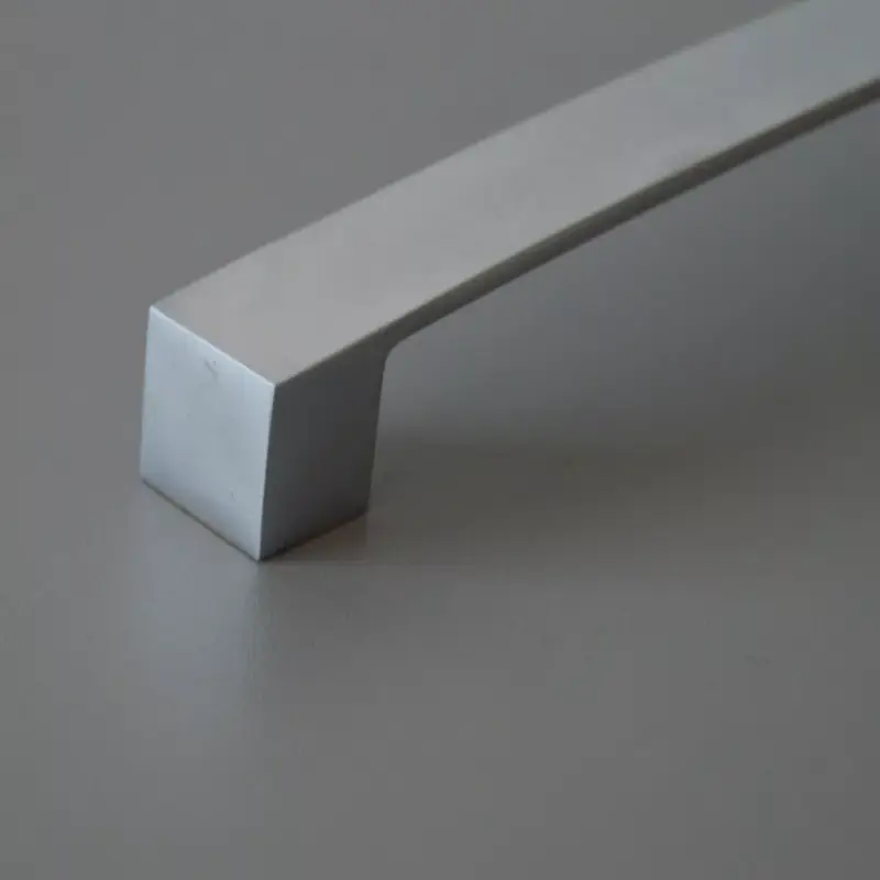ULICA-Möbelgriff, 128 mm Bohrungsabstand, satiniert verchromt Olcsóbb