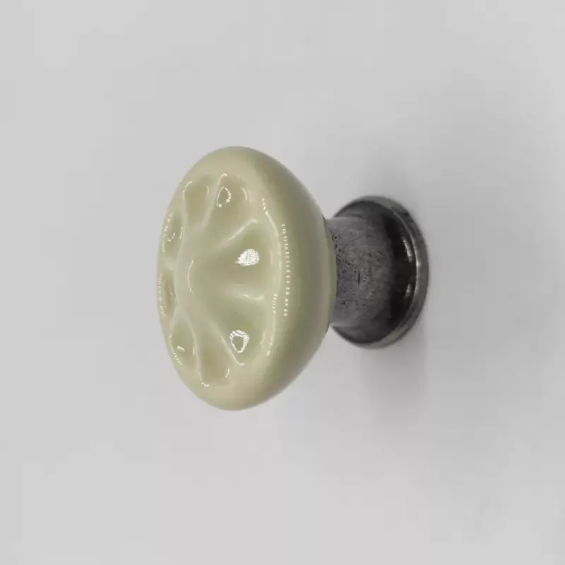 COUNTRY Möbelknopf aus Metall-Porzellan, beige mit antikschwarzem Sockel Alacsony ár