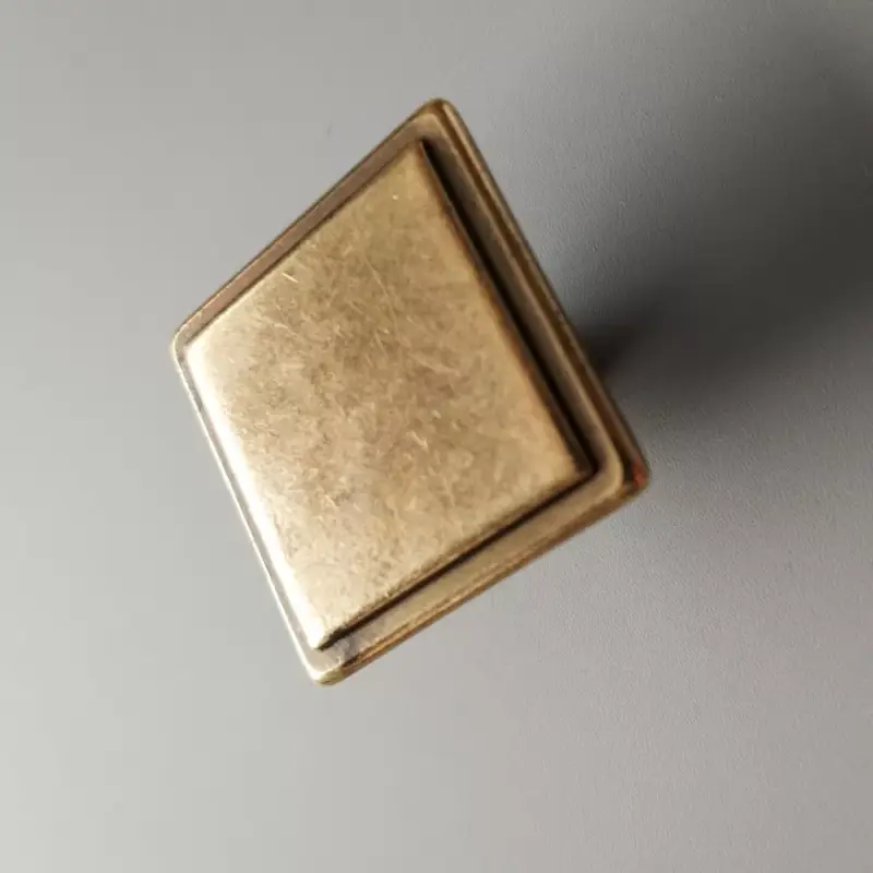 Különleges ajánlat Rechteckiger Möbelknopf aus Metall, Bronze