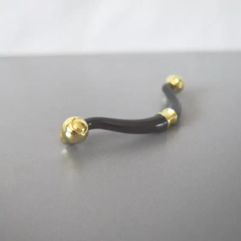 Metall-Möbelgriff, Farbe schwarz-gold, 96 mm BA, Klasse 2 Alacsony ár
