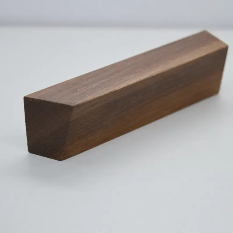 Biztonságos fizetés Massivholz-Möbelgriff aus Nussbaum geölt, ausgeführt mit 32 und 63 mm BA