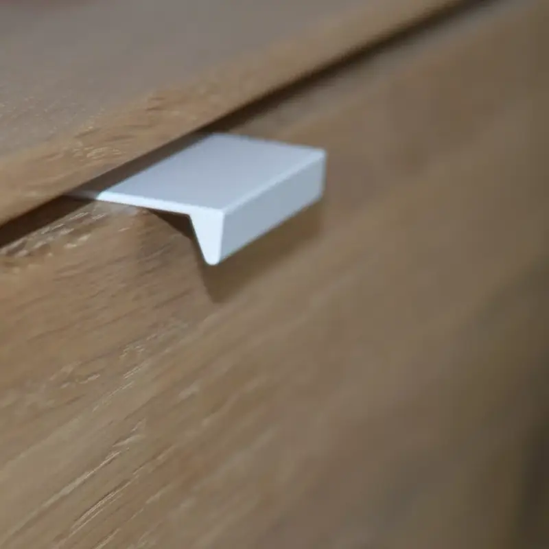 Metall-Möbelgriff, kantenmontierbar, weiß, 64 mm Lochabstand Legjobb ár