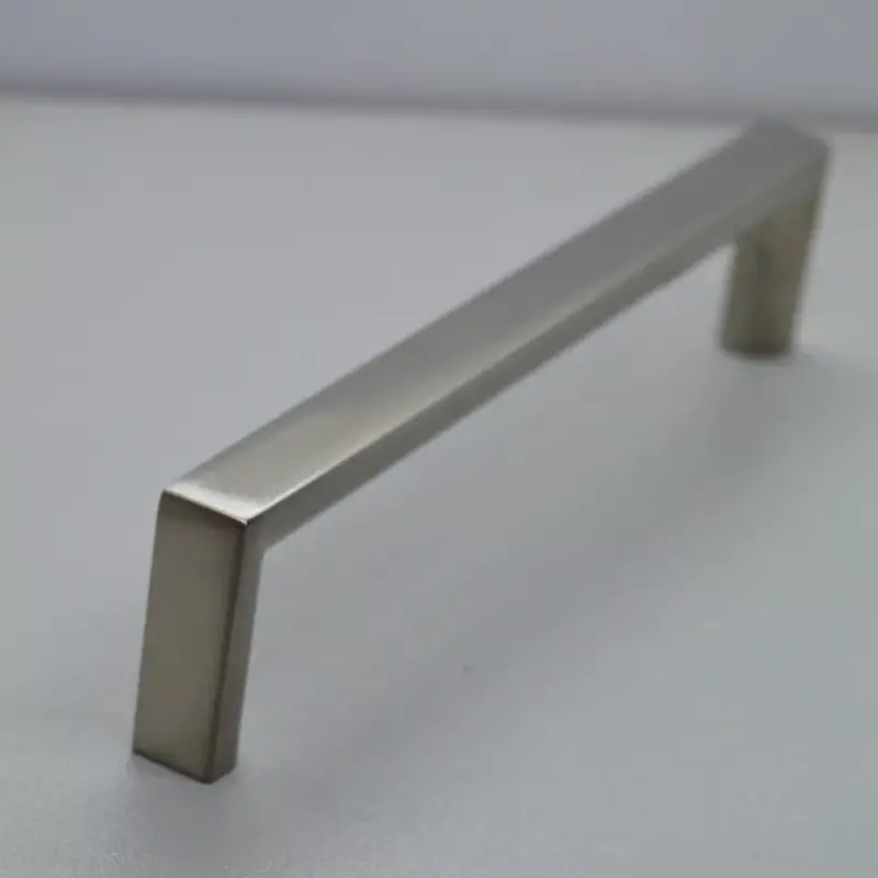 Biztonságos fizetés Rostfreier Effekt Metall-Möbelgriff mit 128 mm BA