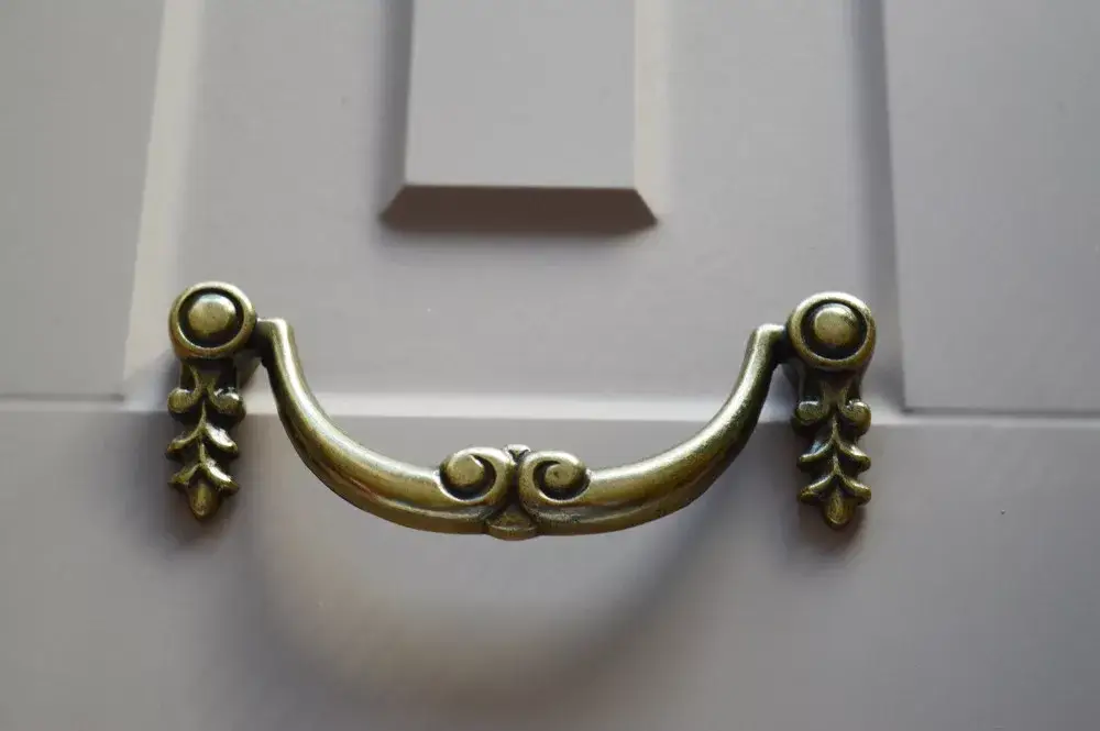 Bestseller 152259612 Möbelgriff in Antikbronze, 96 mm Bohrung, antiker Stil