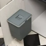 Csak ma Türmontierter Abfalleimer.