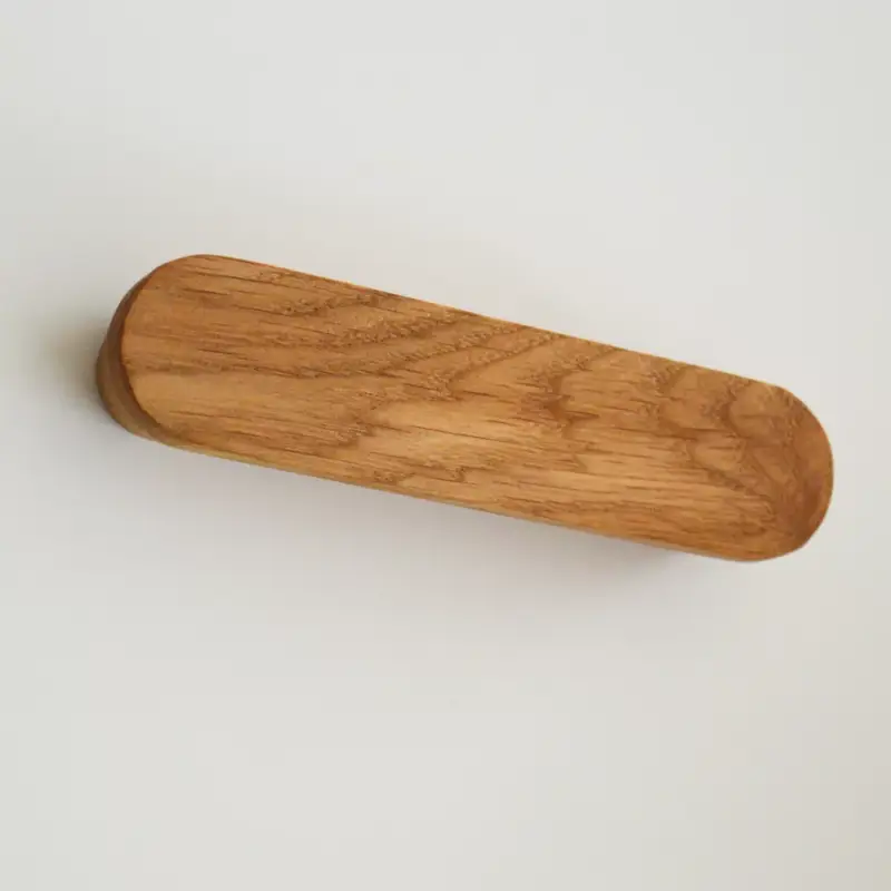 Outlet OSLO_96, Möbelgriff aus Holz, Eiche geölt, Bohrung 96 mm