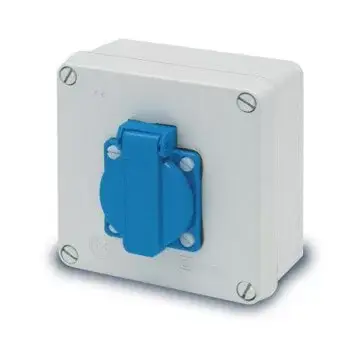 Szerelt doboz 100x100x55mm, 1db házt. aljzat, 16A, IP44, 3061, Famatel S.A Korlátozott ajánlat