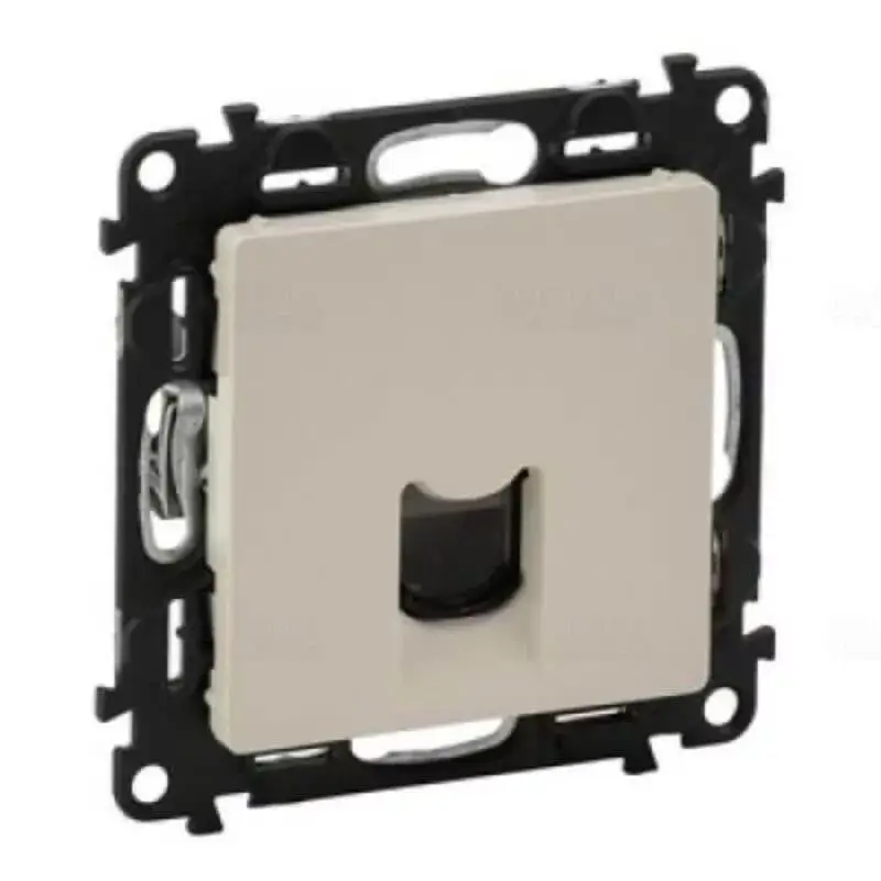 Legrand Valena Life 1xRJ45 Cat. 6 UTP csatlakozóaljzatelefántcsont, Legrand 753242 Azonnali szállítás