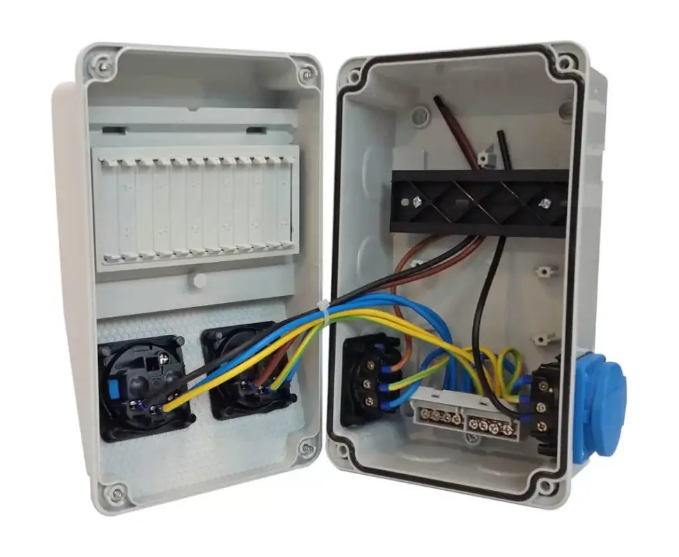 Gyors szállítás TP Electric Ipari doboz szerelt 130x220 2x(2P+F) előlapon + 2x(2P+F) oldalsó IP44 VEZETÉKELVE(3318-202-0000) 3318-111-0004
